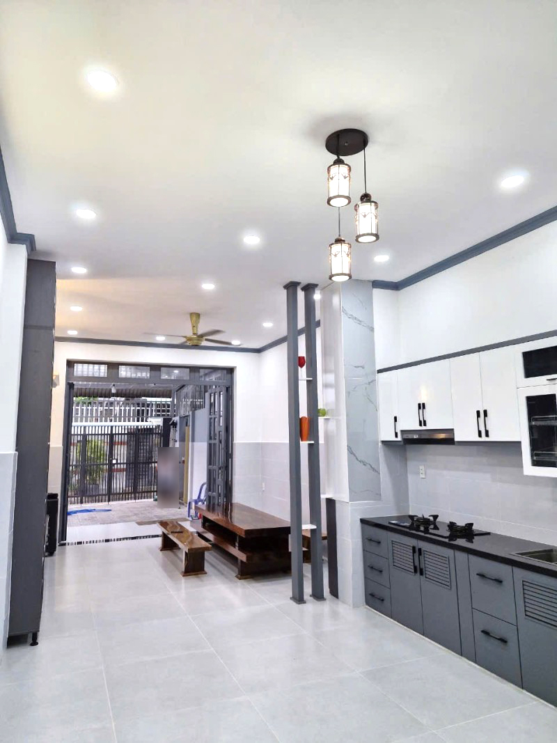 BAN-NHA-HEM-XE-HOI-GAN-DH-NGAN-HANG-100-m2-linh-trung (5)