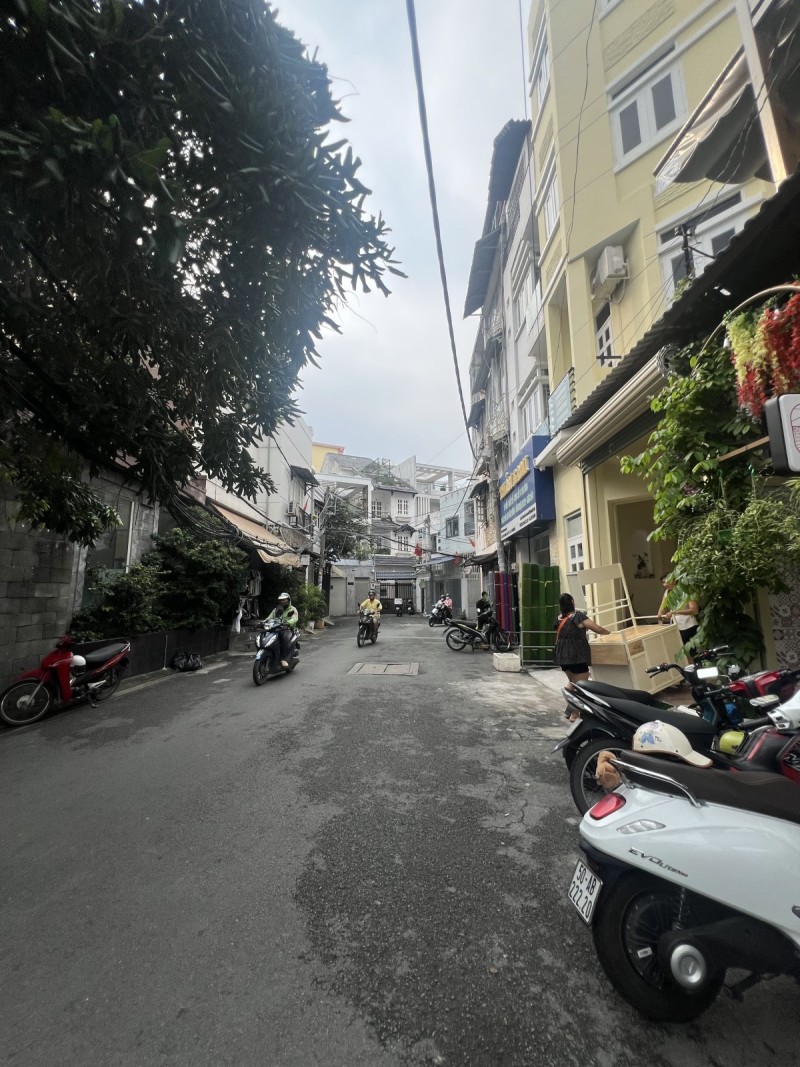 BAN NHA PHU NHUAN HOANG VAN THU (2)