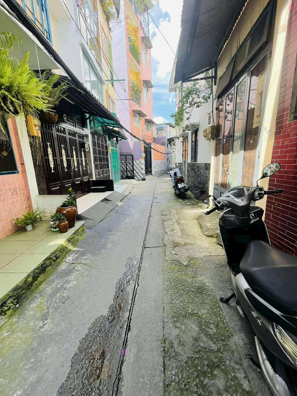 Ban nha Tran Binh Trong 4.5 x 19m 4 tang 6pn 7wc 8.7 ty 1