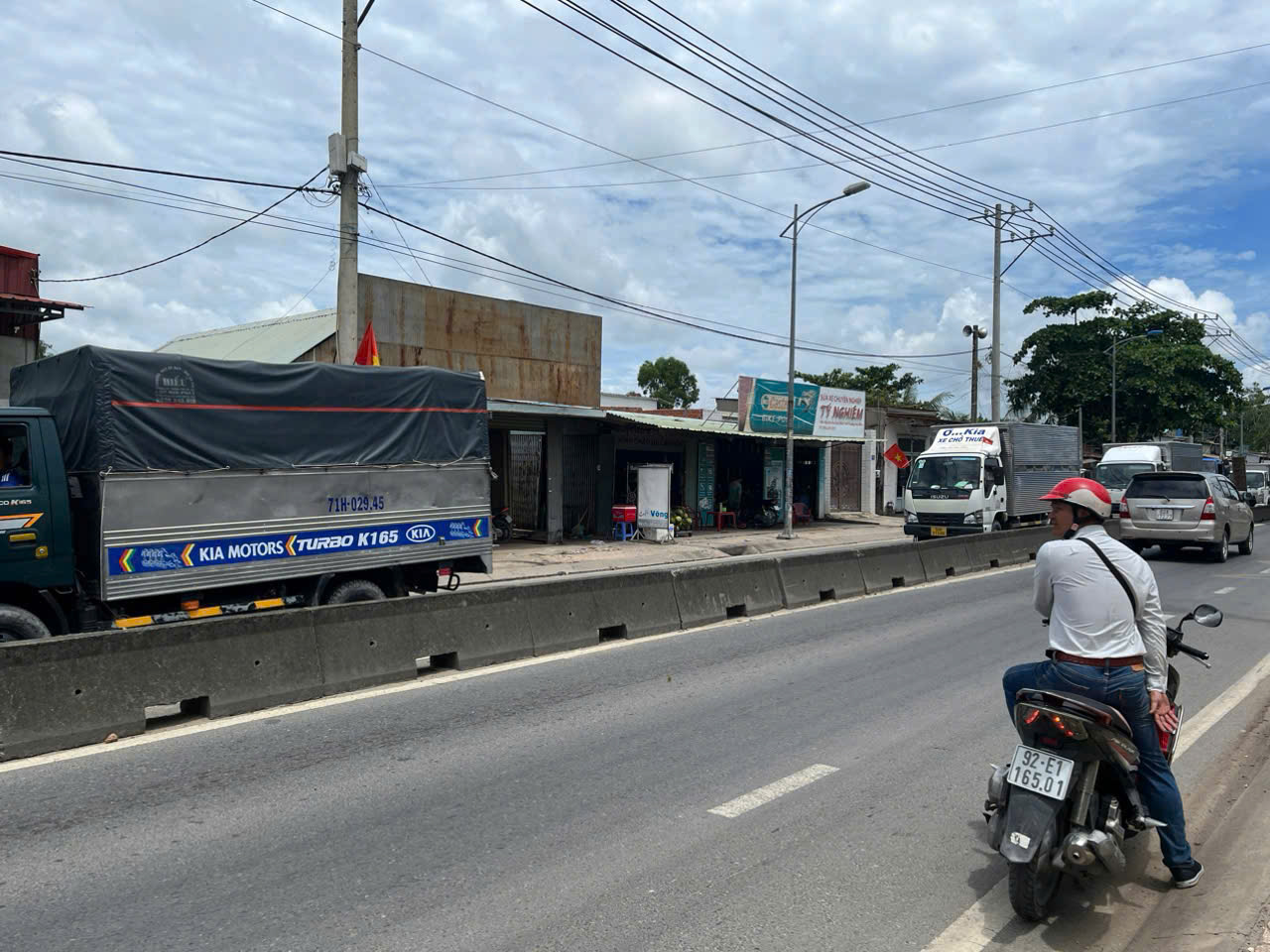 z6689016673492_43c7405edec66043da3728b3a806158c