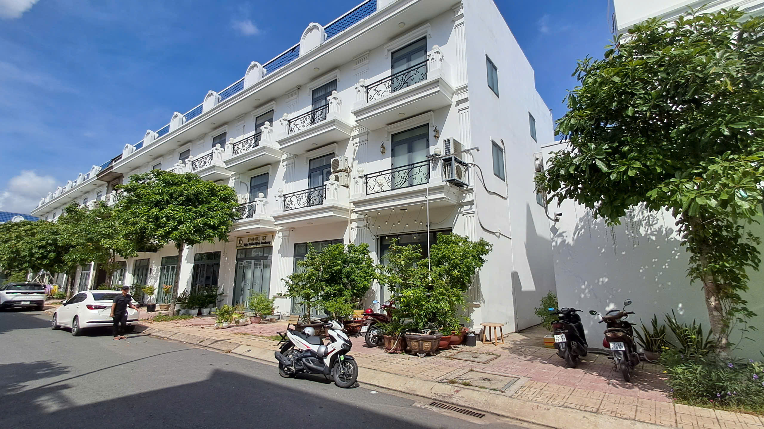 z7002443472135_c04b574a3a47238333fd980c7189cf2f