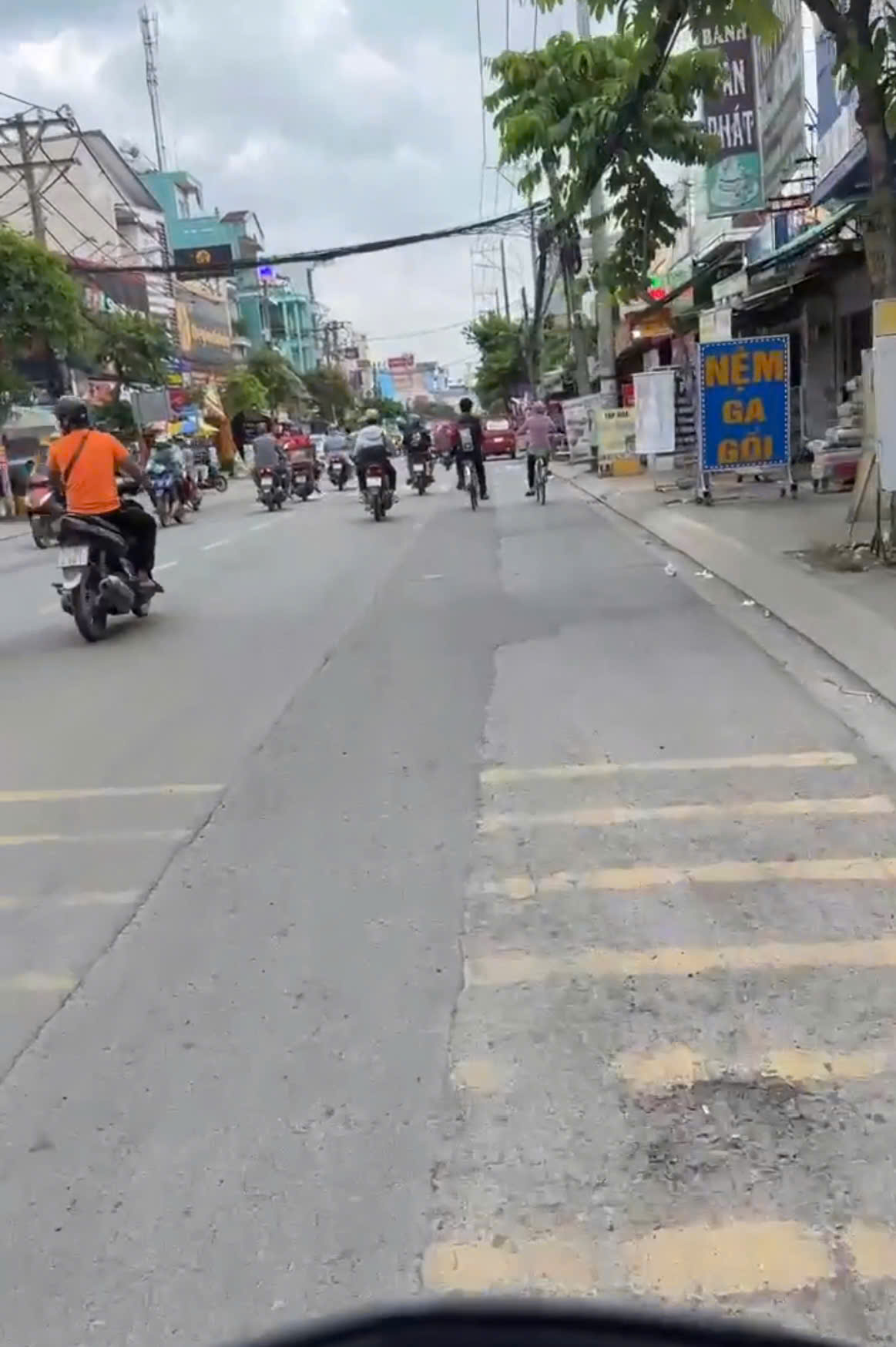 z7126031704628_6c51e3027b6d7f3be753e5001df8b28d