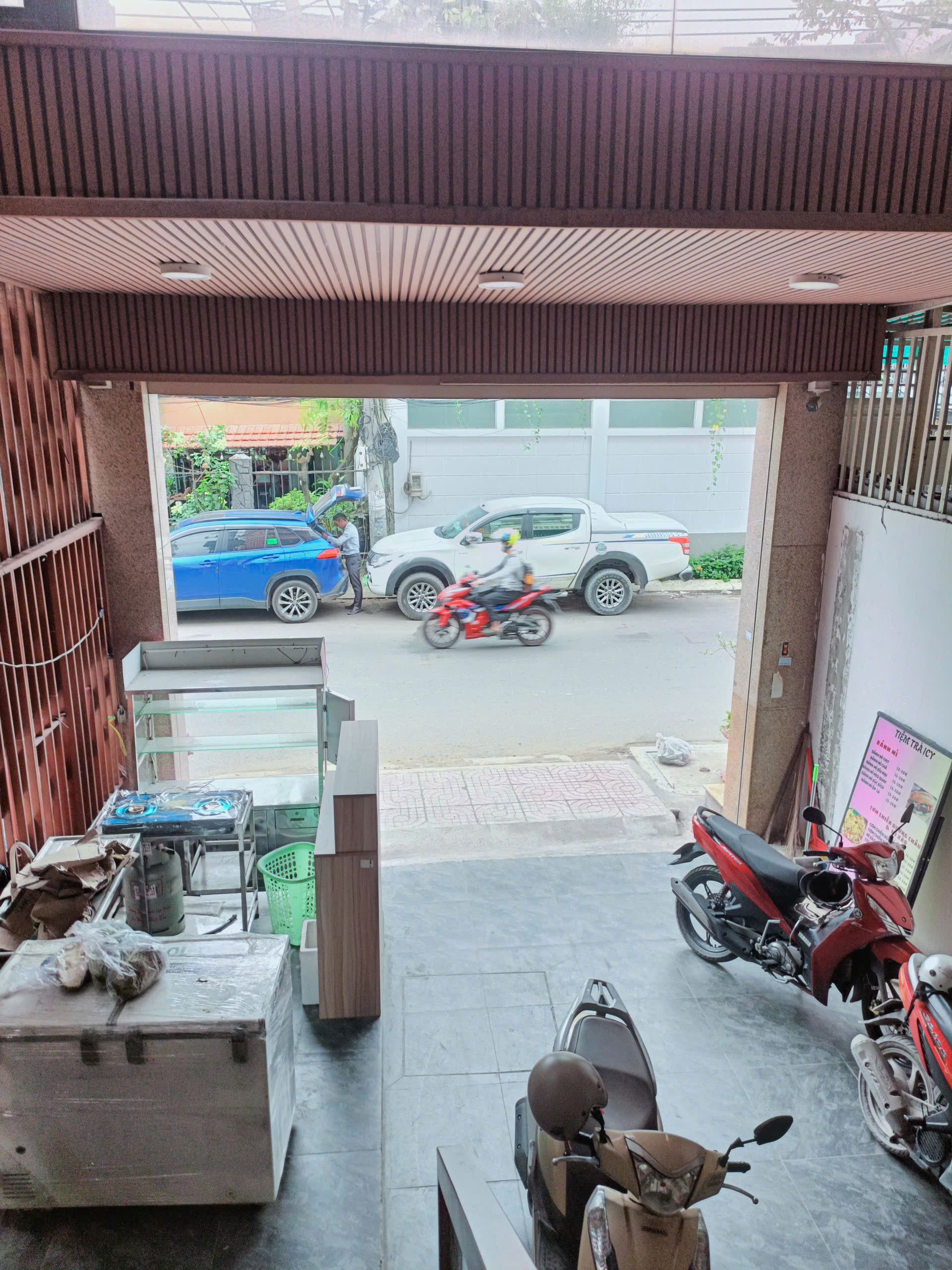 05094aaf-bdd7-47e1-8a50-b9a1b3646f21