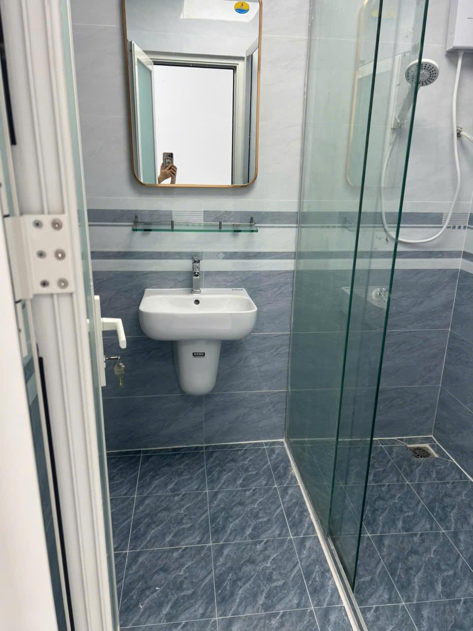 42296396083011750234