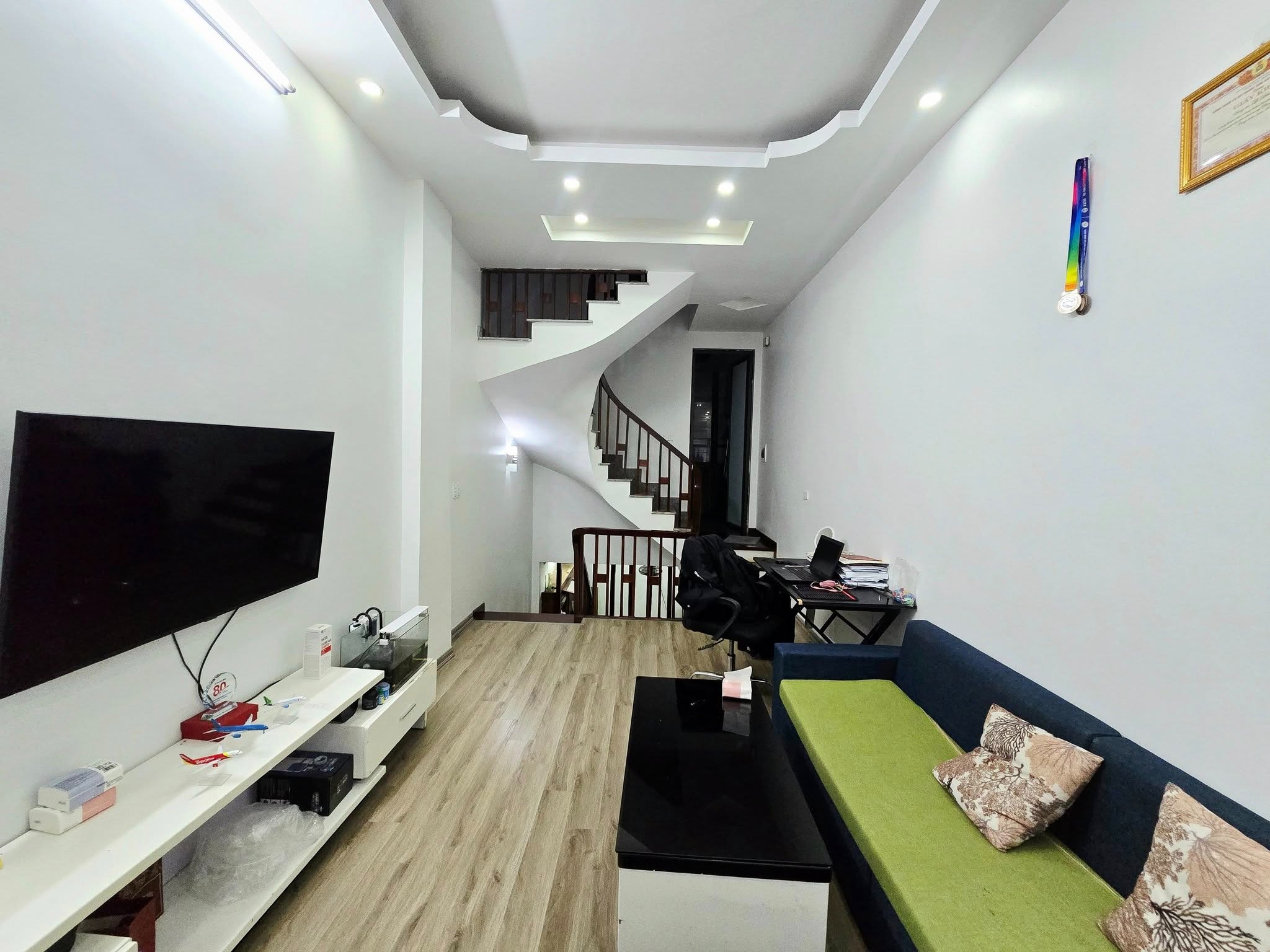 598060844_1597798741379869_95737