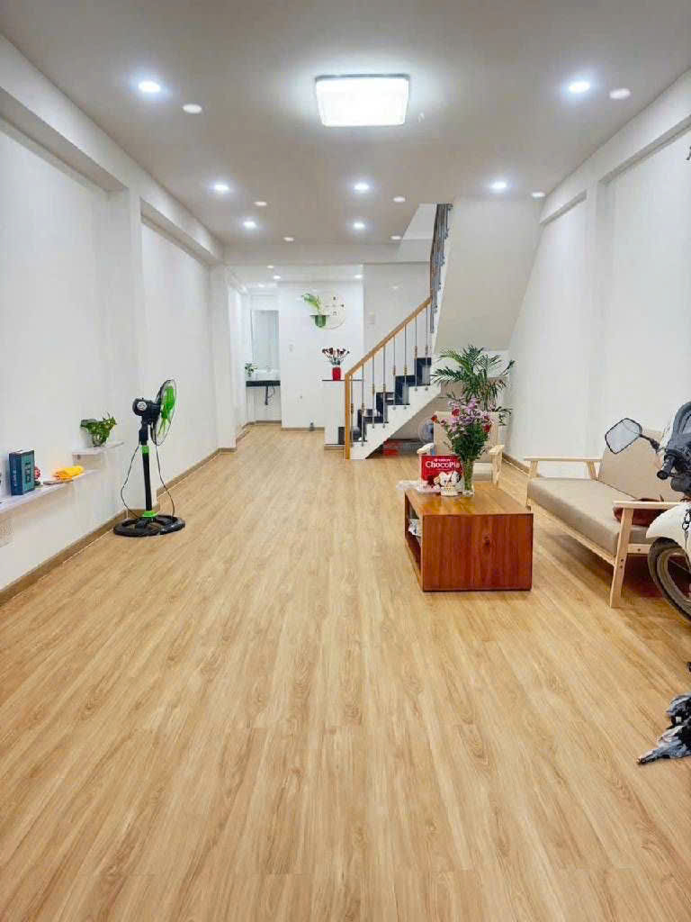 Ban Nha Quan 2 gia 4,5 ty 3