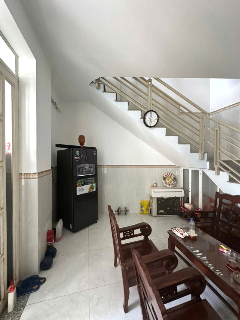 ban-nha-2-tang-mat-tien-kinh-doanh-200-m2-gan-vincom-q9 (2)