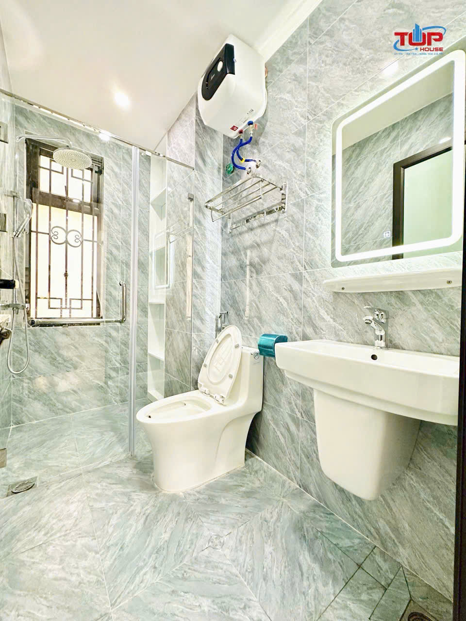 z6822110407404_46585ac3a8d2becbe4f17816fe8c9355