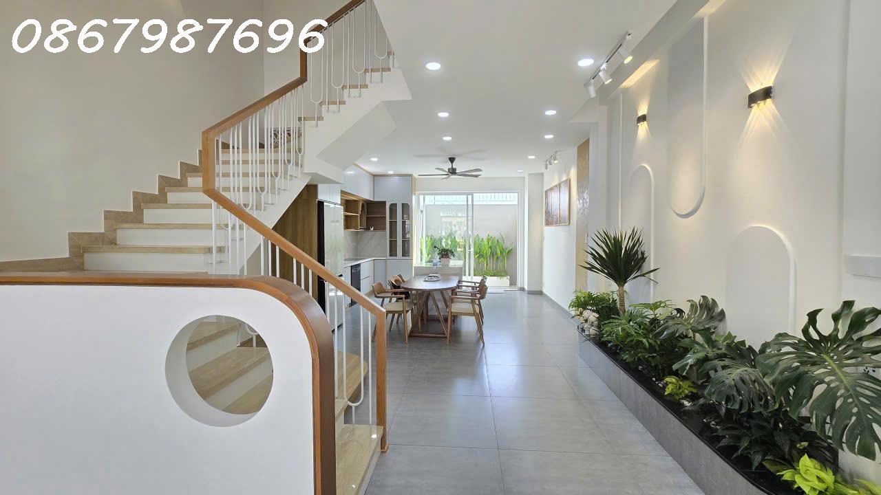 11964819202269376138