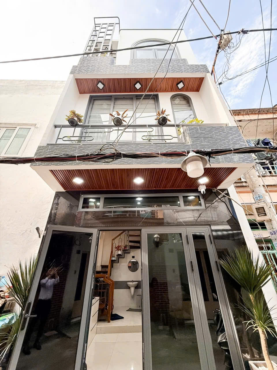 27058408972275756331