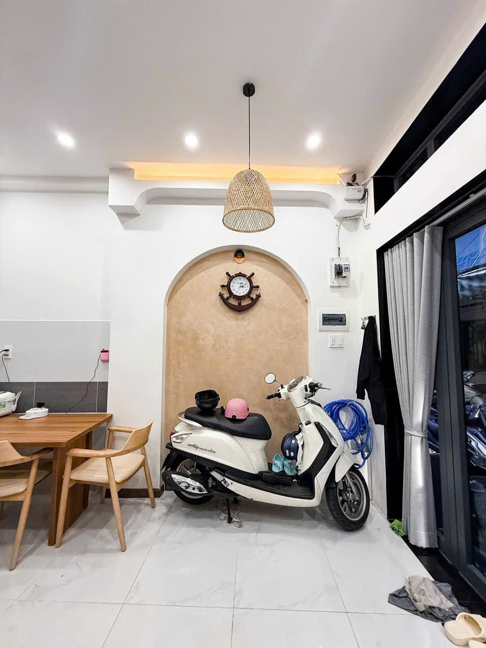 27058408972275756332