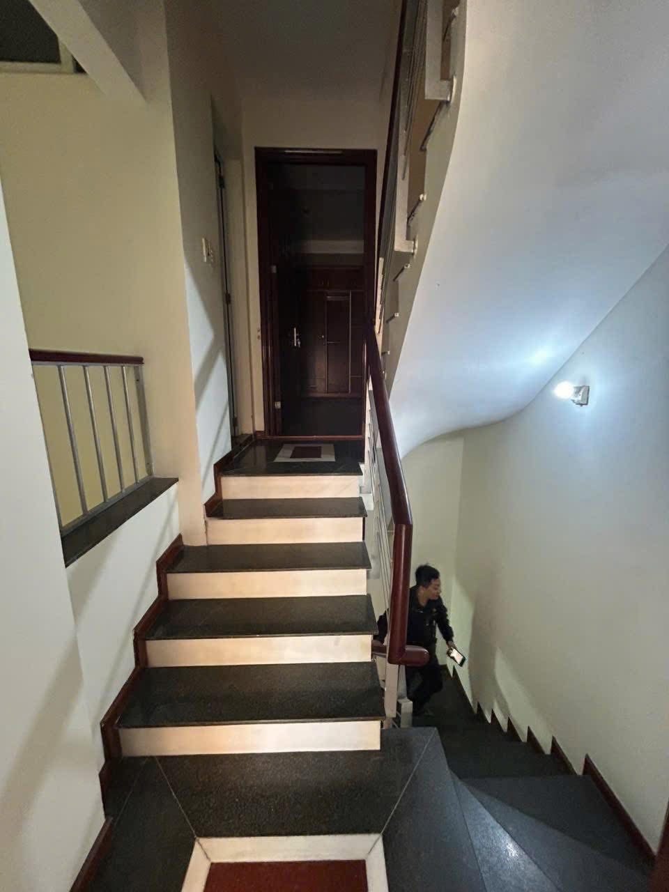 623411452_1998086824083135_49659