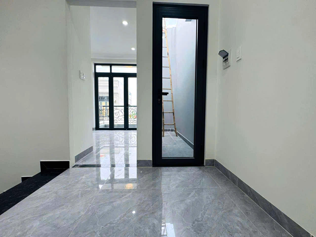 ban-nha-hem-xe-hoi-khu-vip-ben-song-hiep-binh-chanh-chi-8-ty-nhinh (9)