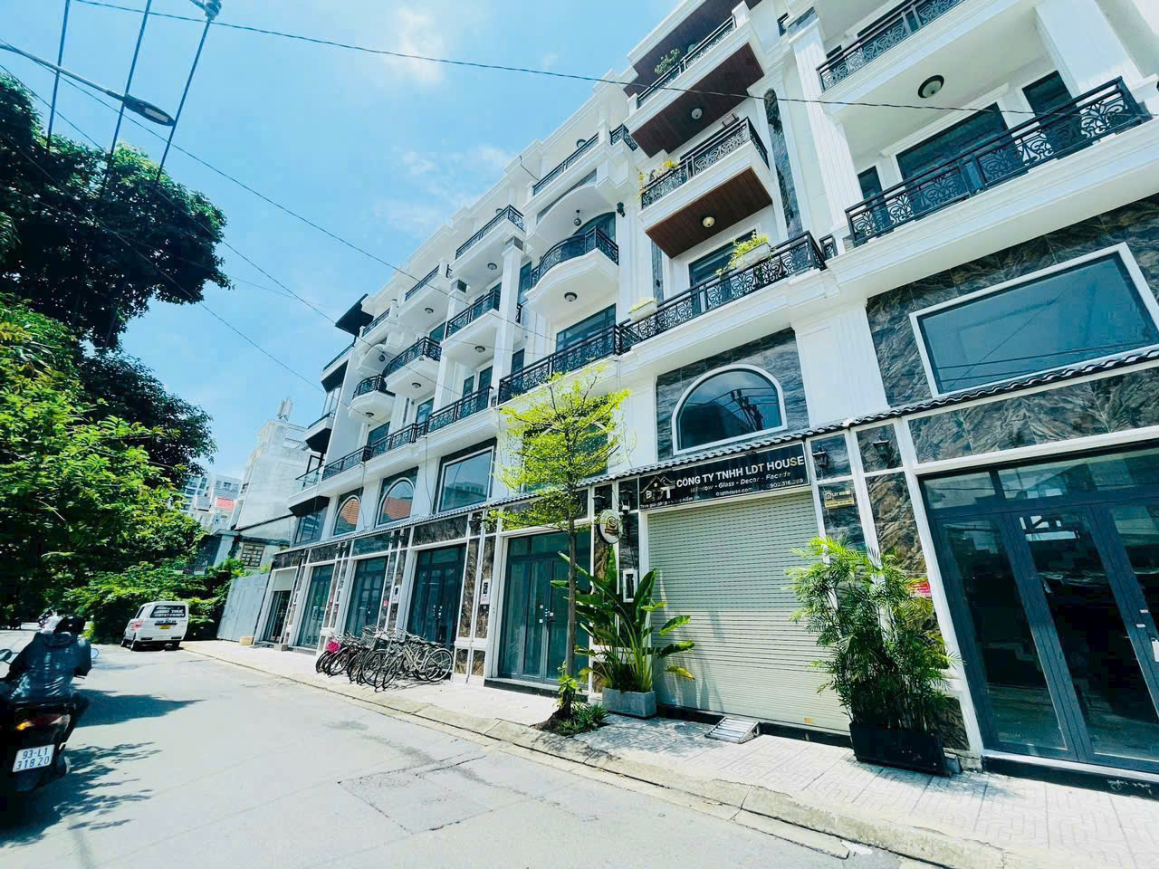 z6510996936435_209d3ef51ded8f017c229f3b92875da3