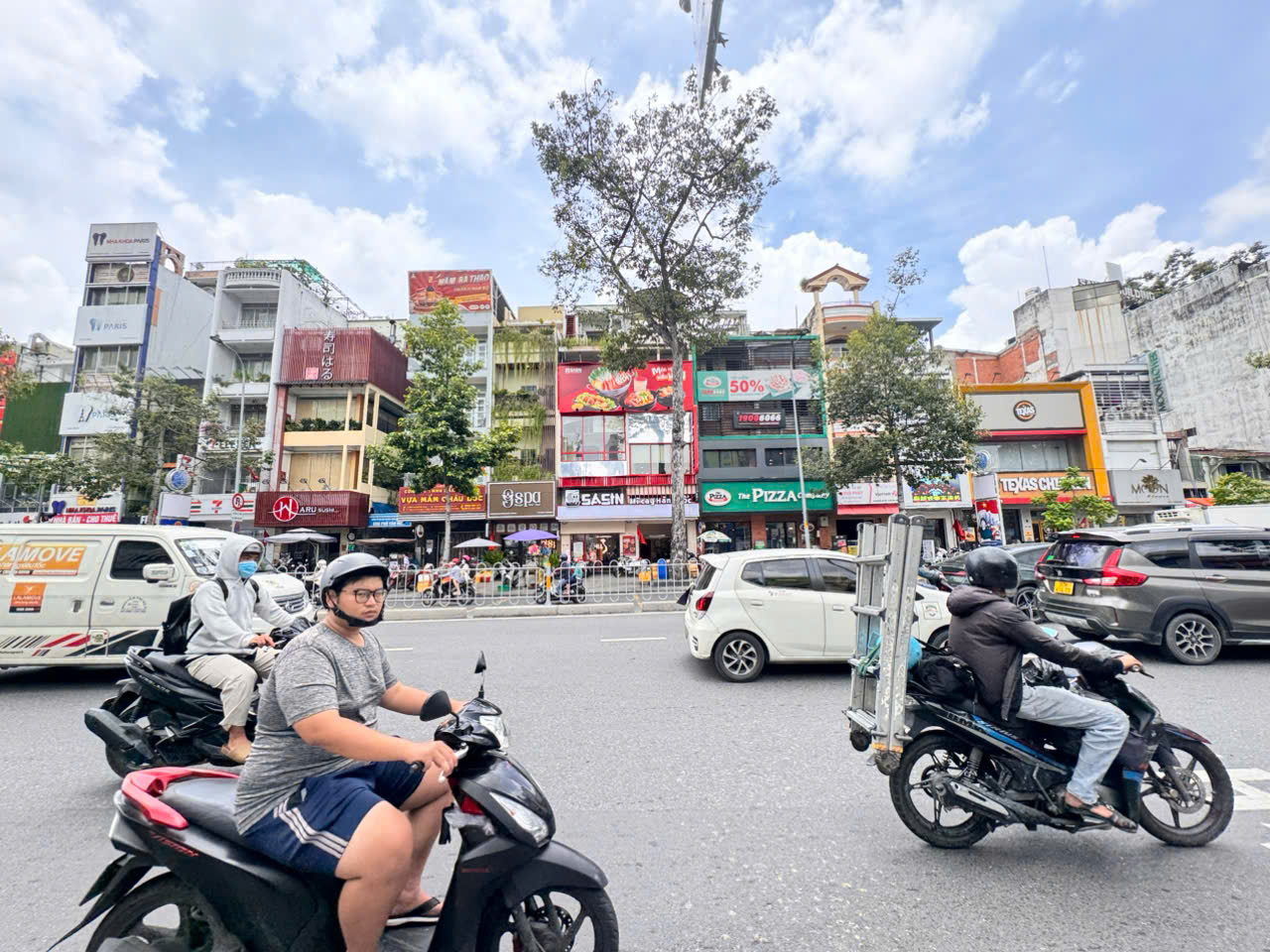 z7015161590324_f259da6f09df85253944b5fc4bd637af