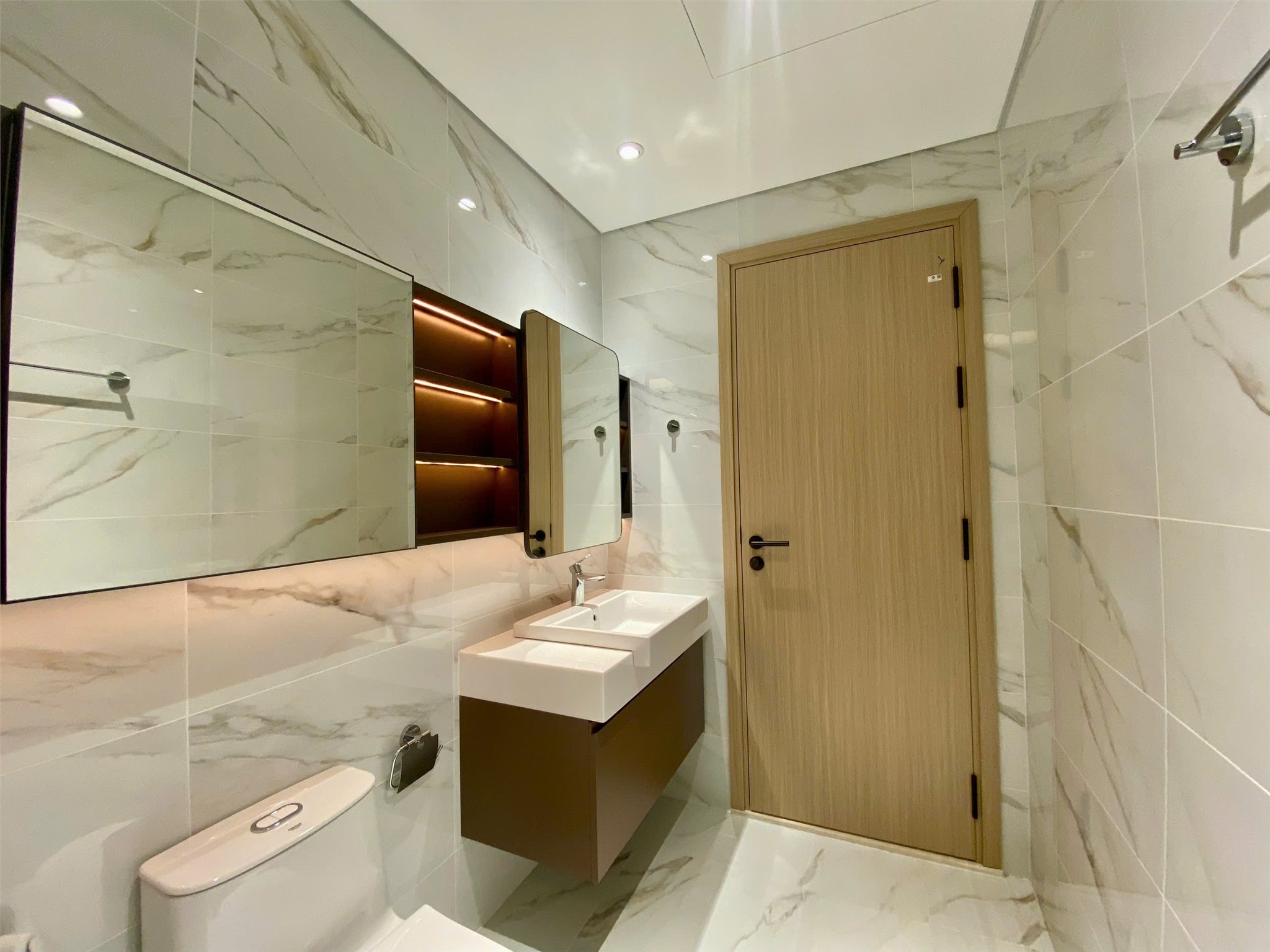 z7465632119735_21c6f2077170c011ee945a51f7e8cfab