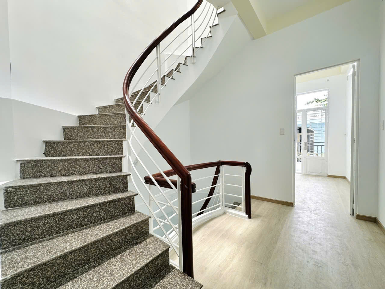 z7483192805530_0fb4ae42652e1e02cf57b8268969ba1d