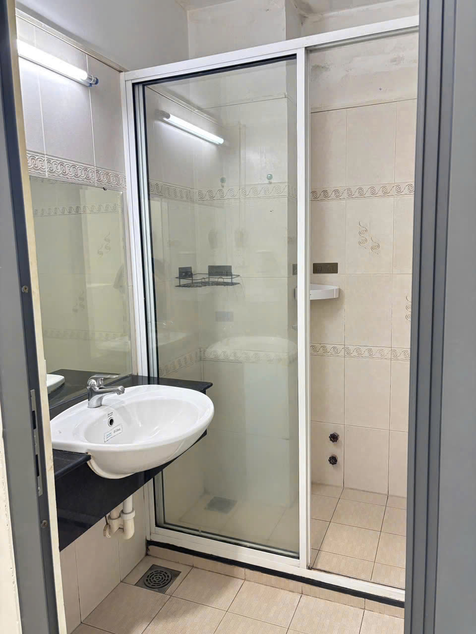 z7490344445373_61526f50a1067f9a5705f08af225521a